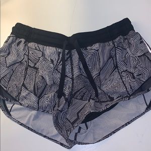 Lululemon Hotty Hot Short 2.5”